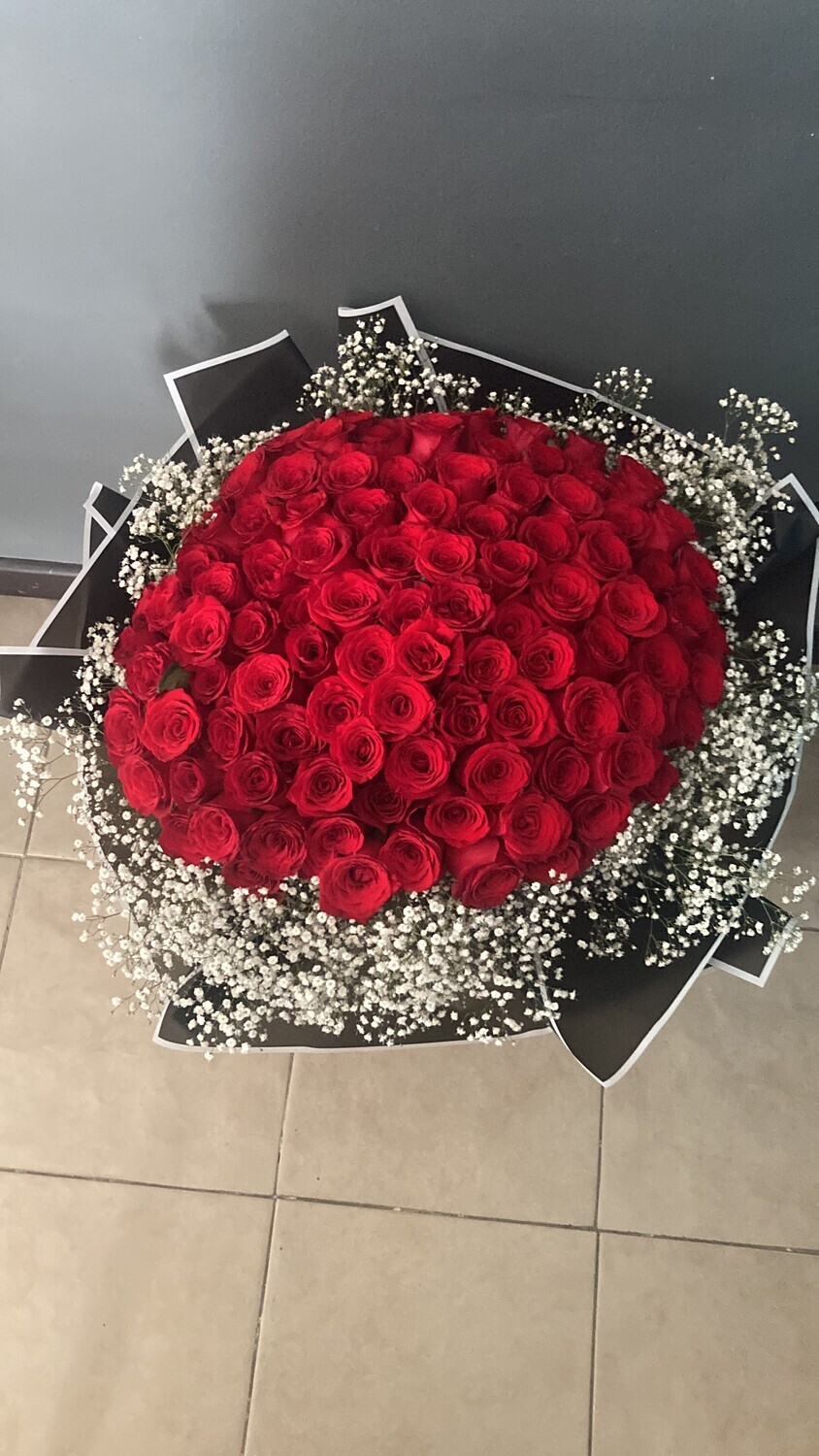 bouquet clasico 100 Rosas con baby