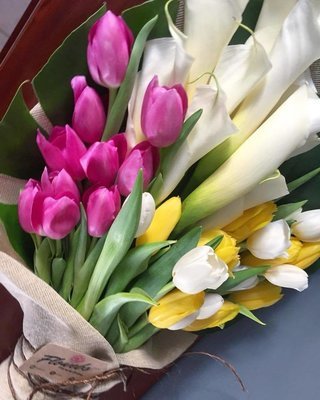Bouquet Alcatraces y Tulipanes