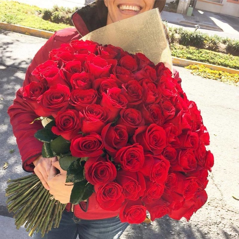 Bouquet tradicional de 100 Rosas
