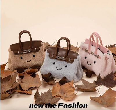 爆紅到明星都愛！這款翻玩 Jellycat 風格的 BK 包