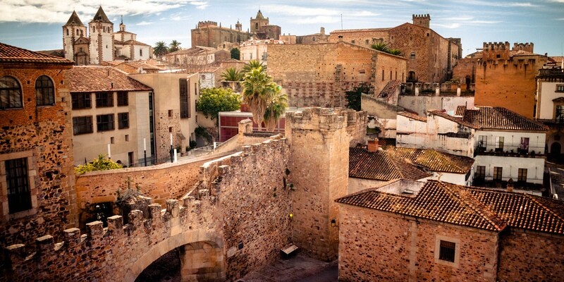 CACERES E GUADALUPE