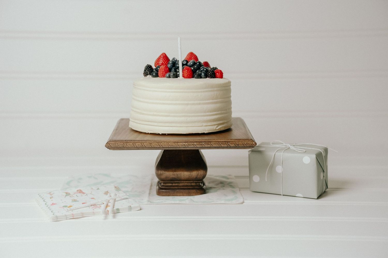 August Cake Stand