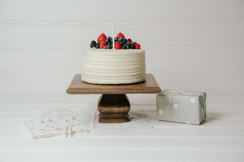 August Cake Stand