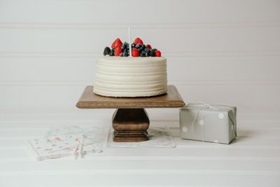 August Cake Stand