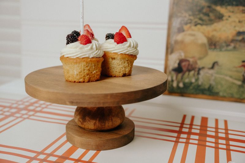 November Cake Stand