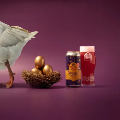 ​Vault City - Golden Goose Eggs Strawberry White choc Caramel Sour 5%