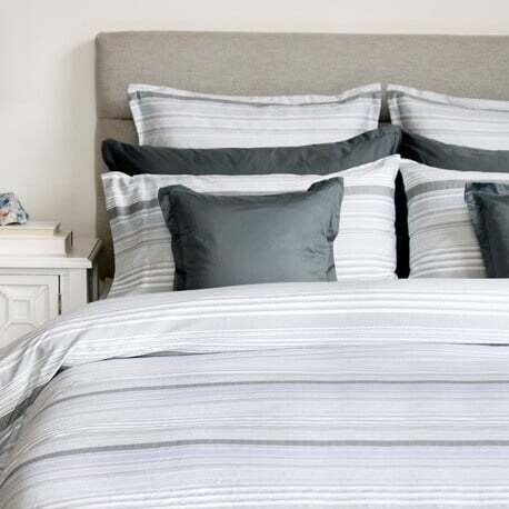 Duvet Cover Cuddledown Addison Queen w / Pillow Cases**