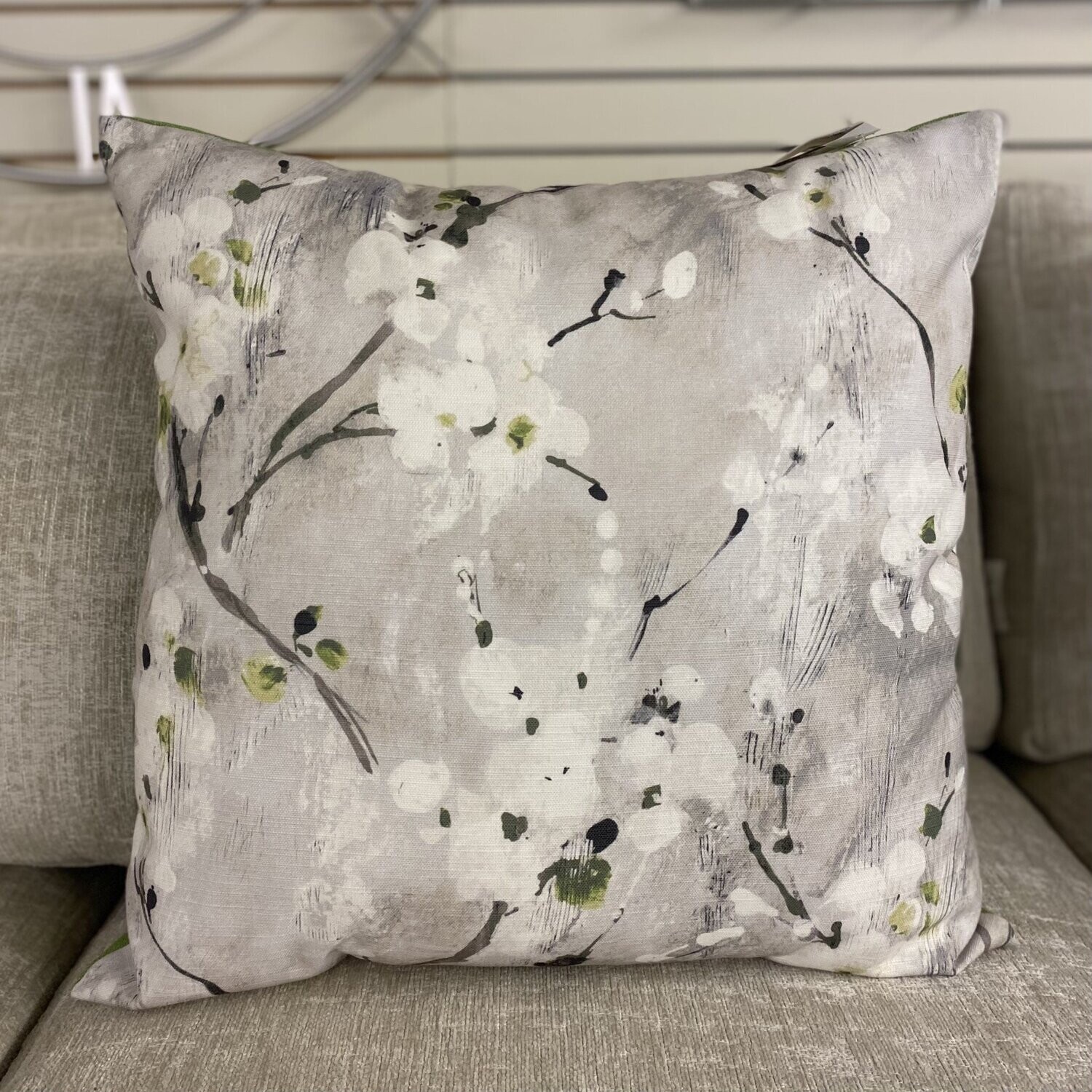 Cushions R&T White Flowers Green Back