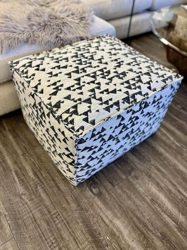 Stylus Plush Ottoman Laramie Refresh (30)