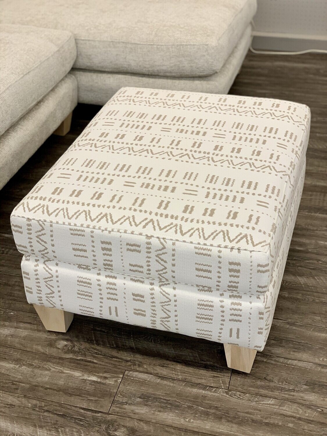 Stylus Bronx Ottoman Jaipur Linen (40)