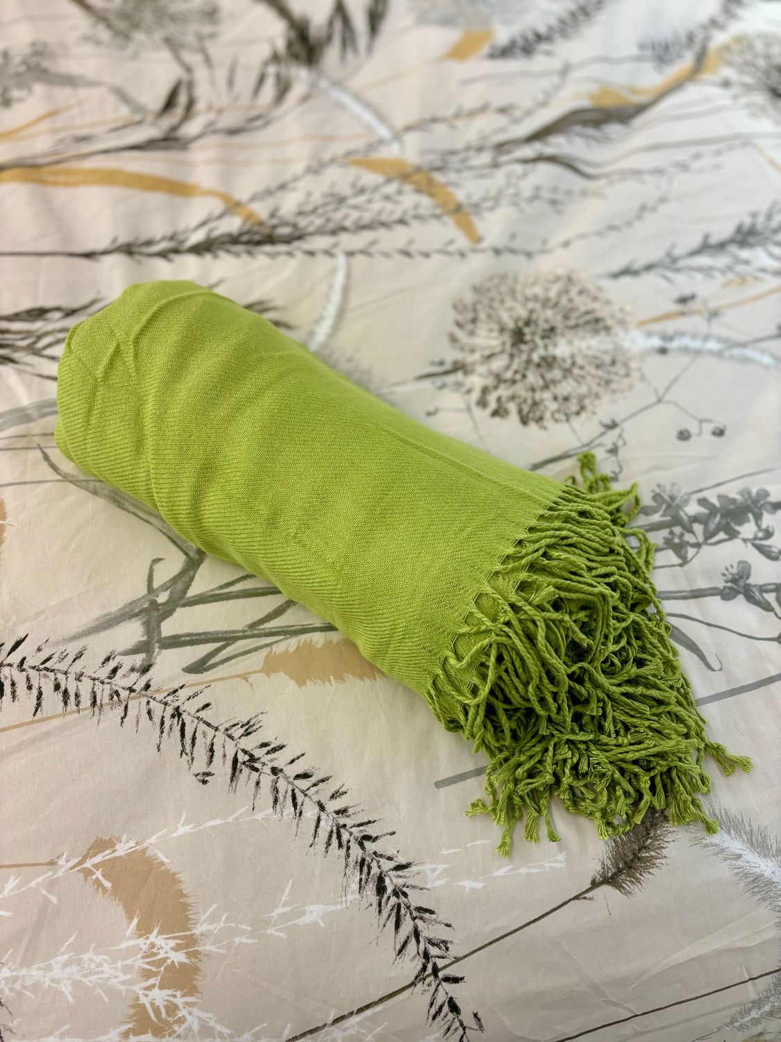 Throw RJS Mayfair Basil Green** Throw RJS Mayfair Basil Green**
