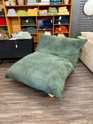 Stylus Diva Chaise Heated Hyper Forest