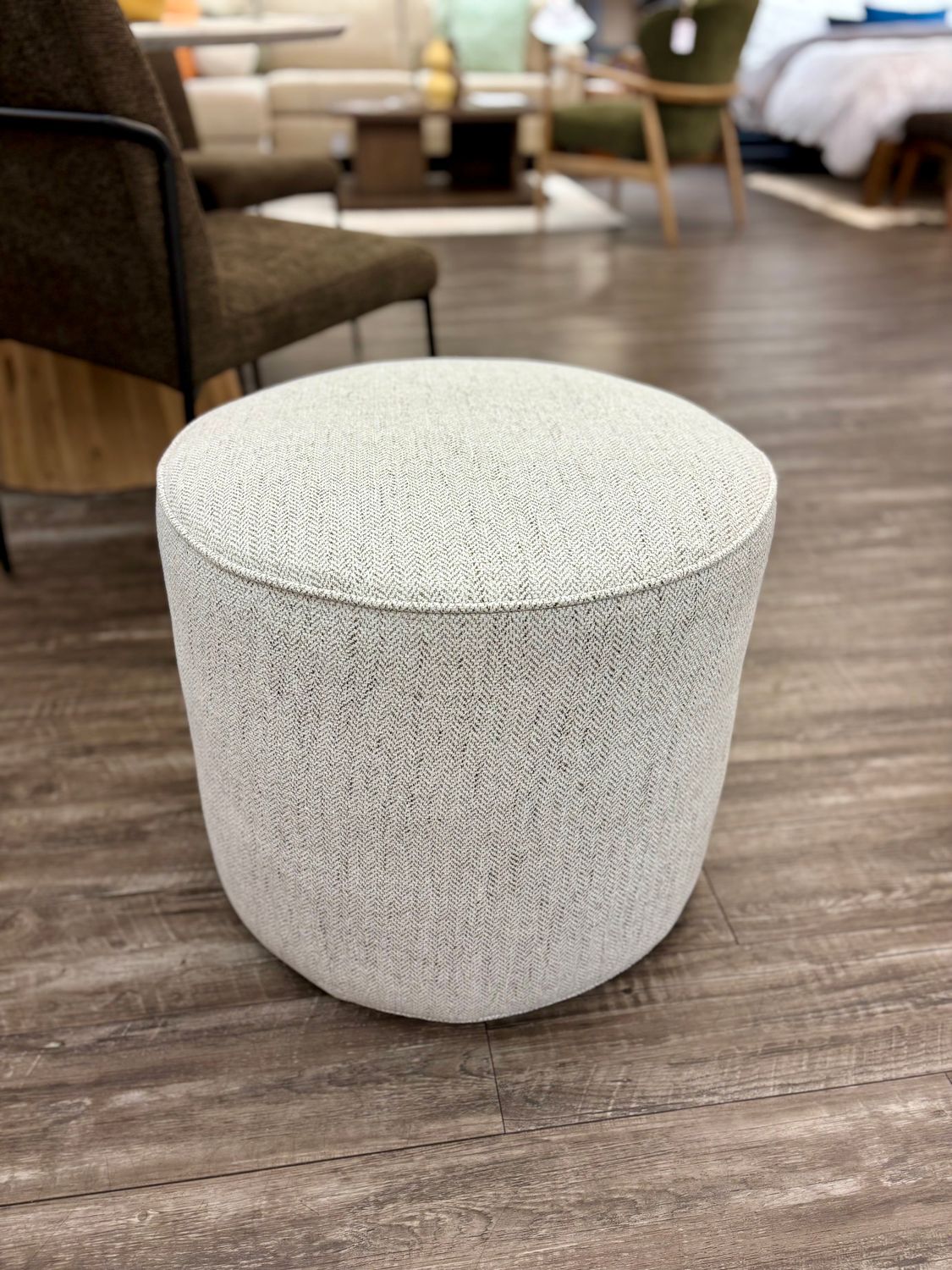 Stylus Pogo Ottoman Fairfax Oyster (15) Stylus Pogo Ottoman Fairfax Oyster (15)