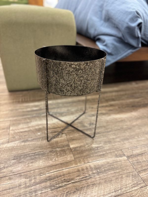 Planter CJ Nape Creme w/Stand