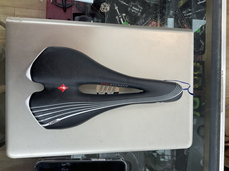 Specialized Ruby Gel Saddle Titanium Rails 130 Blk/Red/White