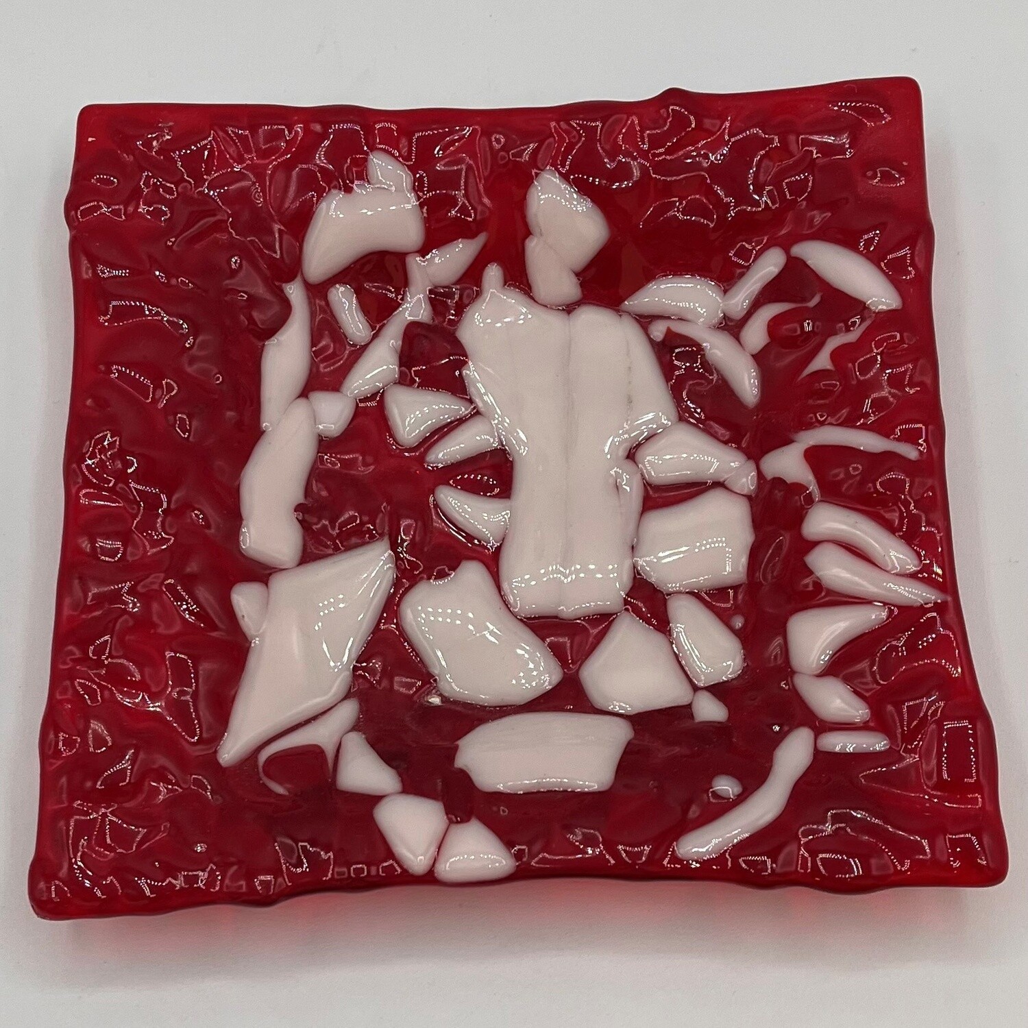 Alphonso Rowe, Red and white designed glass dish