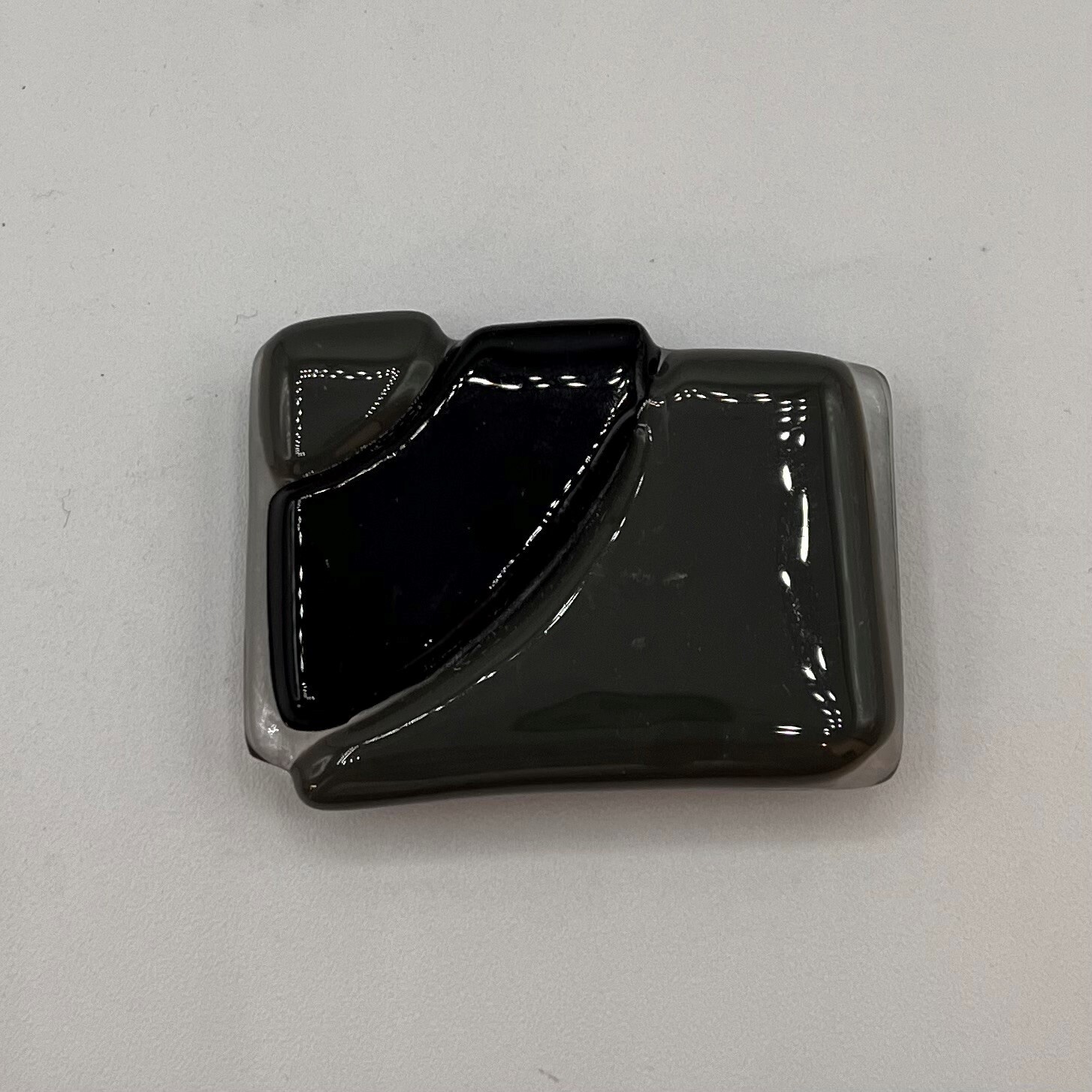 Megan Hill, Grey and black glass magnet
