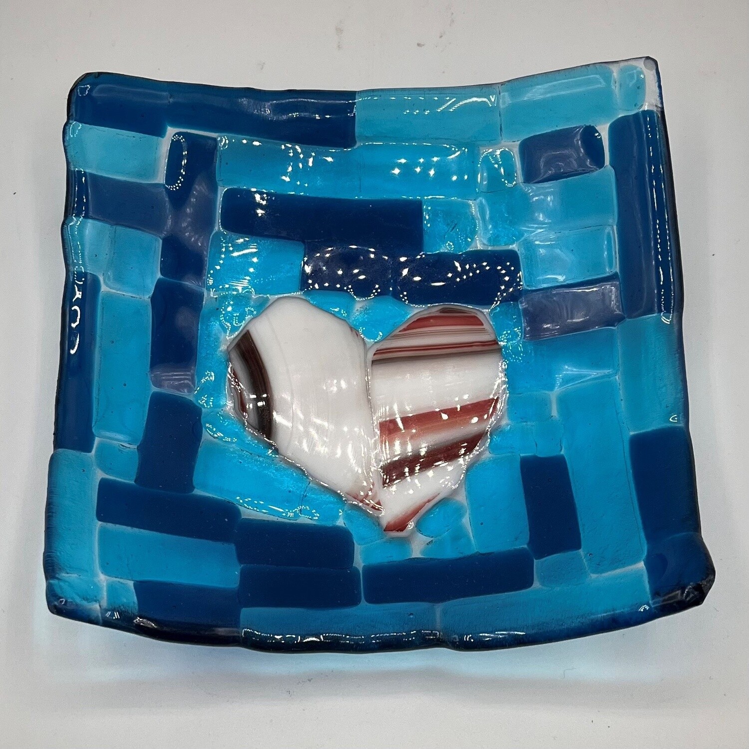 Alaina Weeks, Multi-color heart designed glass dish