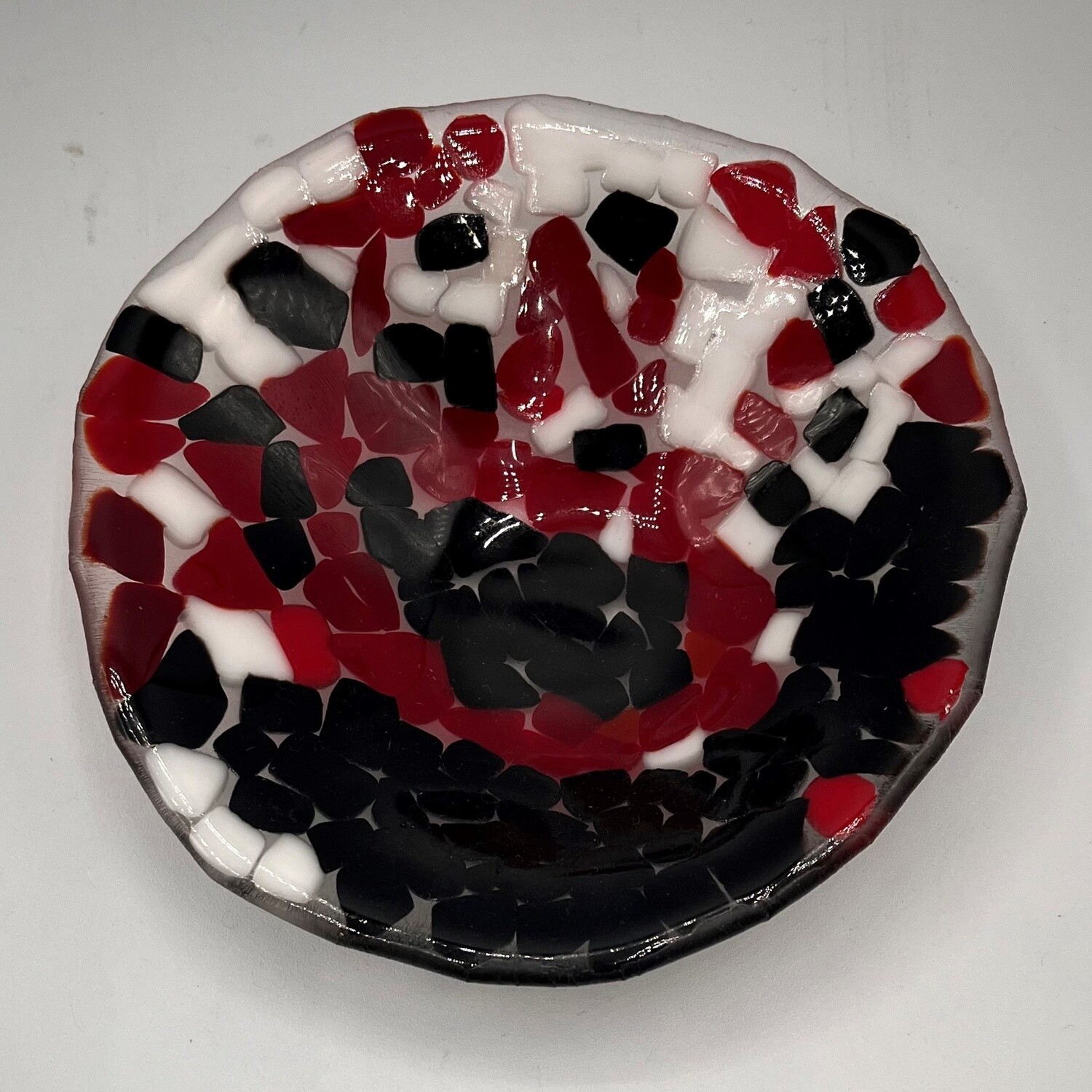 Alaina Weeks, Red black and white glass bowl