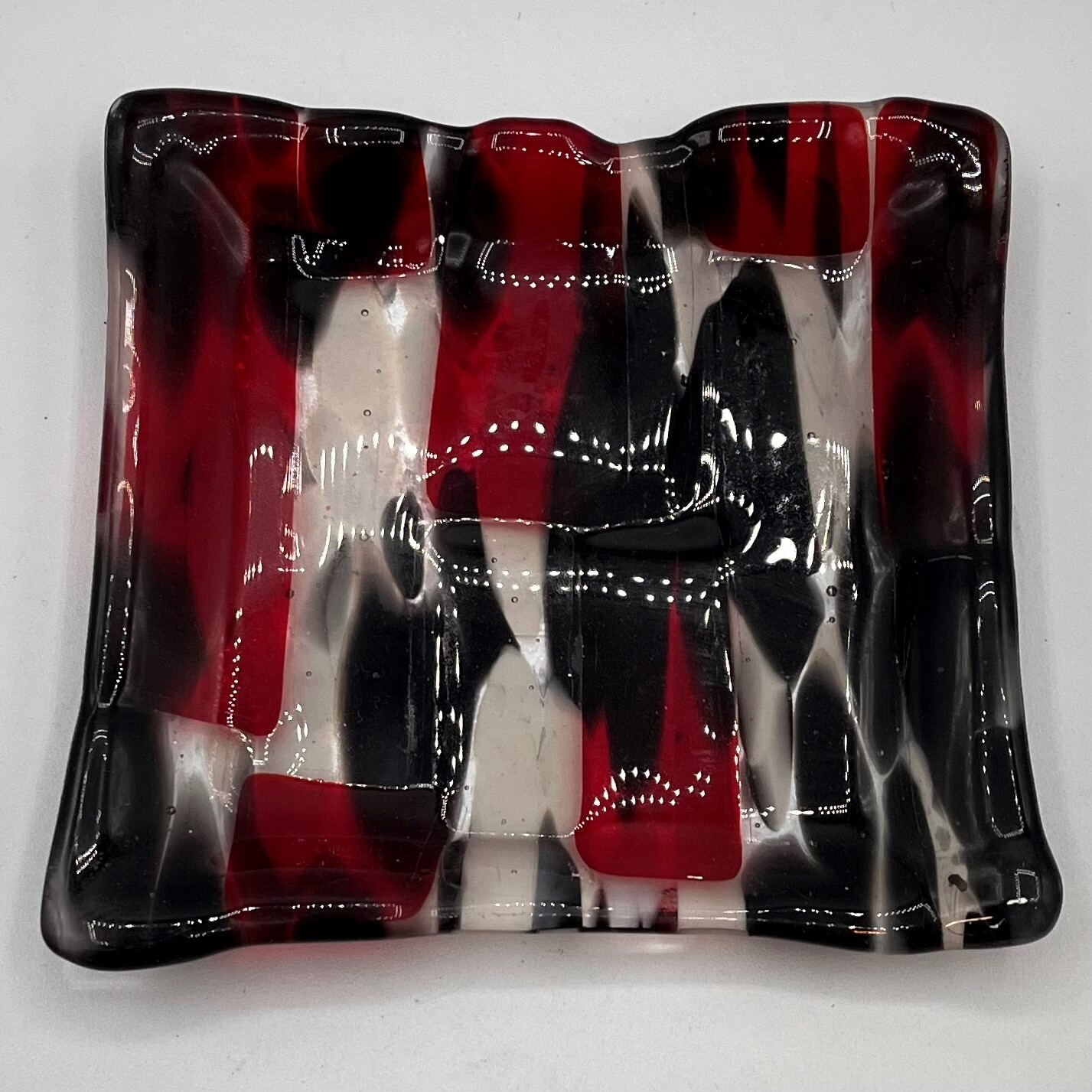 Alphonso Rowe, Red black and white glass dish