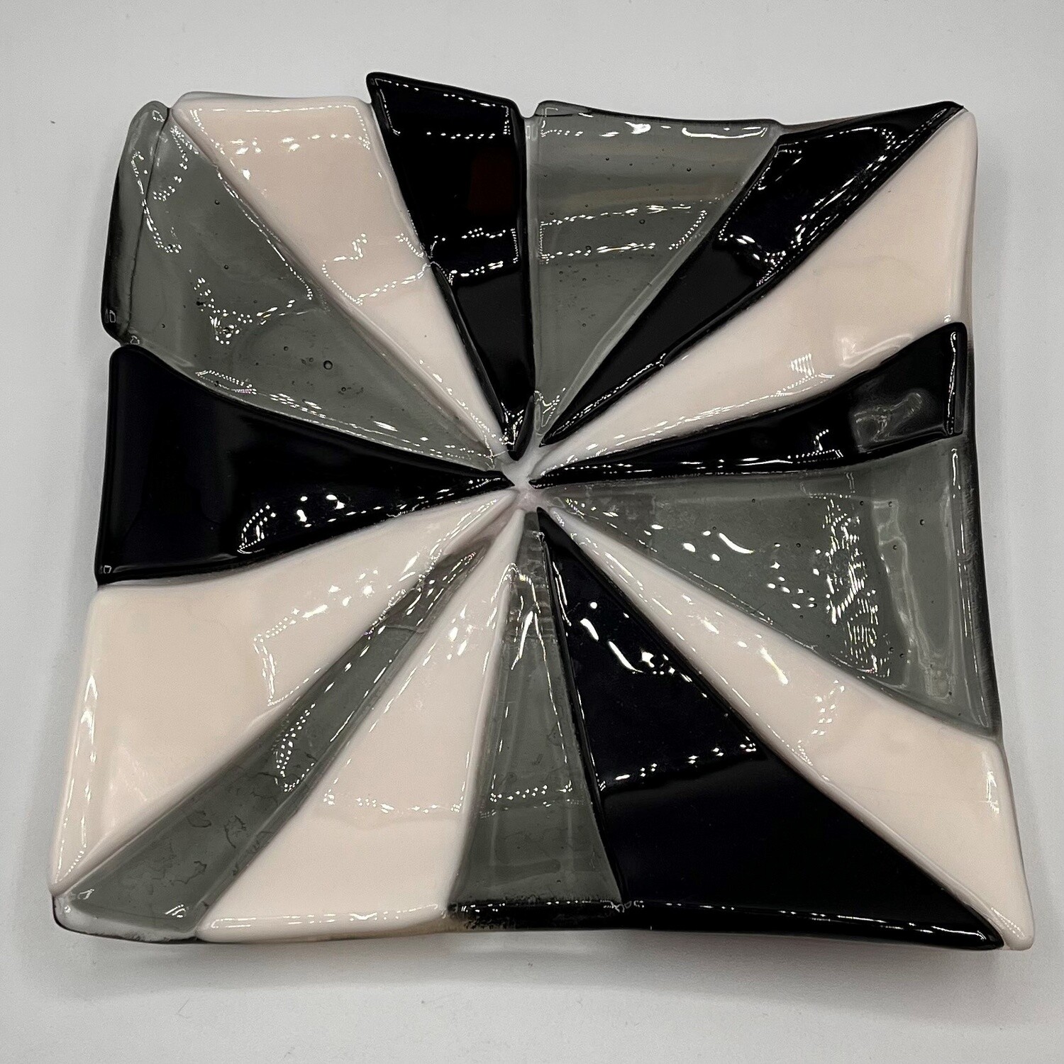 Kathryn Feldmann, Black and white glass dish