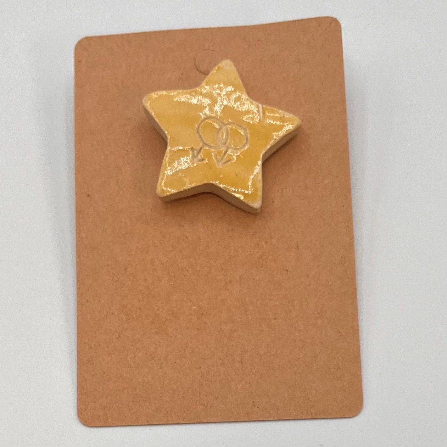 David Smyth, Yellow Star, Ceramic Pin
