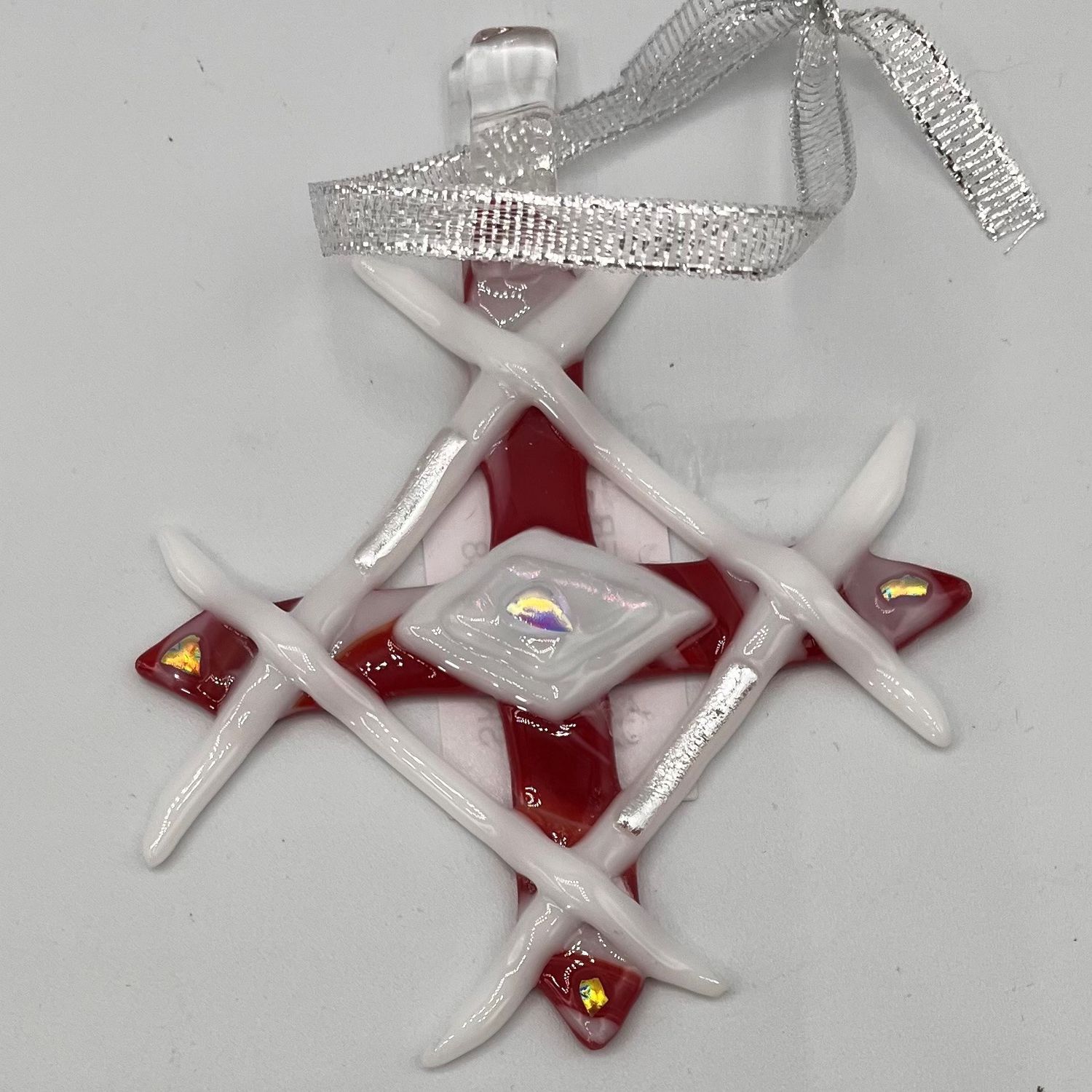 Liz Pfeiffer, Red and white glass ornament