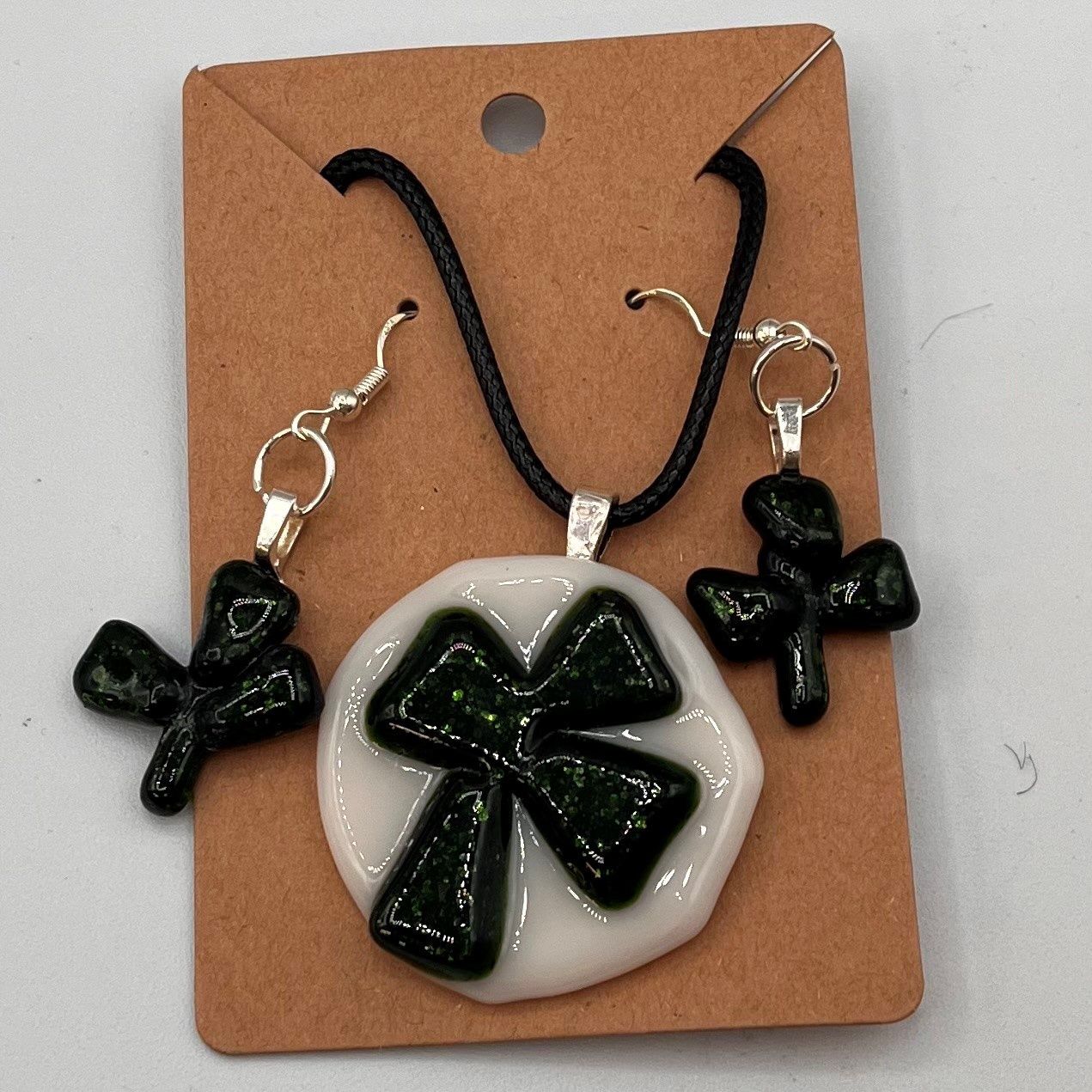 Amy Thompson, Three leaf clover glass jewelry set