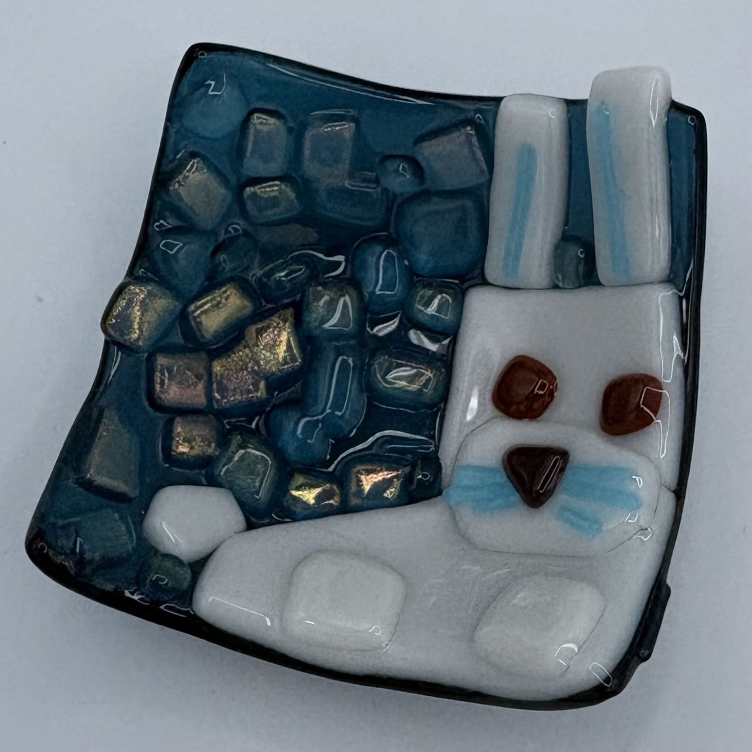 Kenny Needham, Fused Glass Ring Dish, Brown-Eyed Bunny
