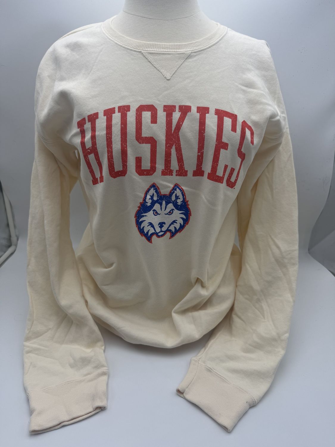 HUSKIES COMFORT WASH CREW PARCHMENT