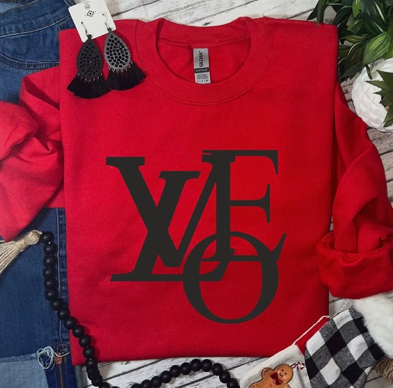 Love Graphic Sweatshirt