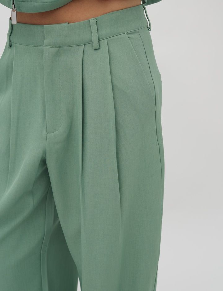 Branwen-M mineral green