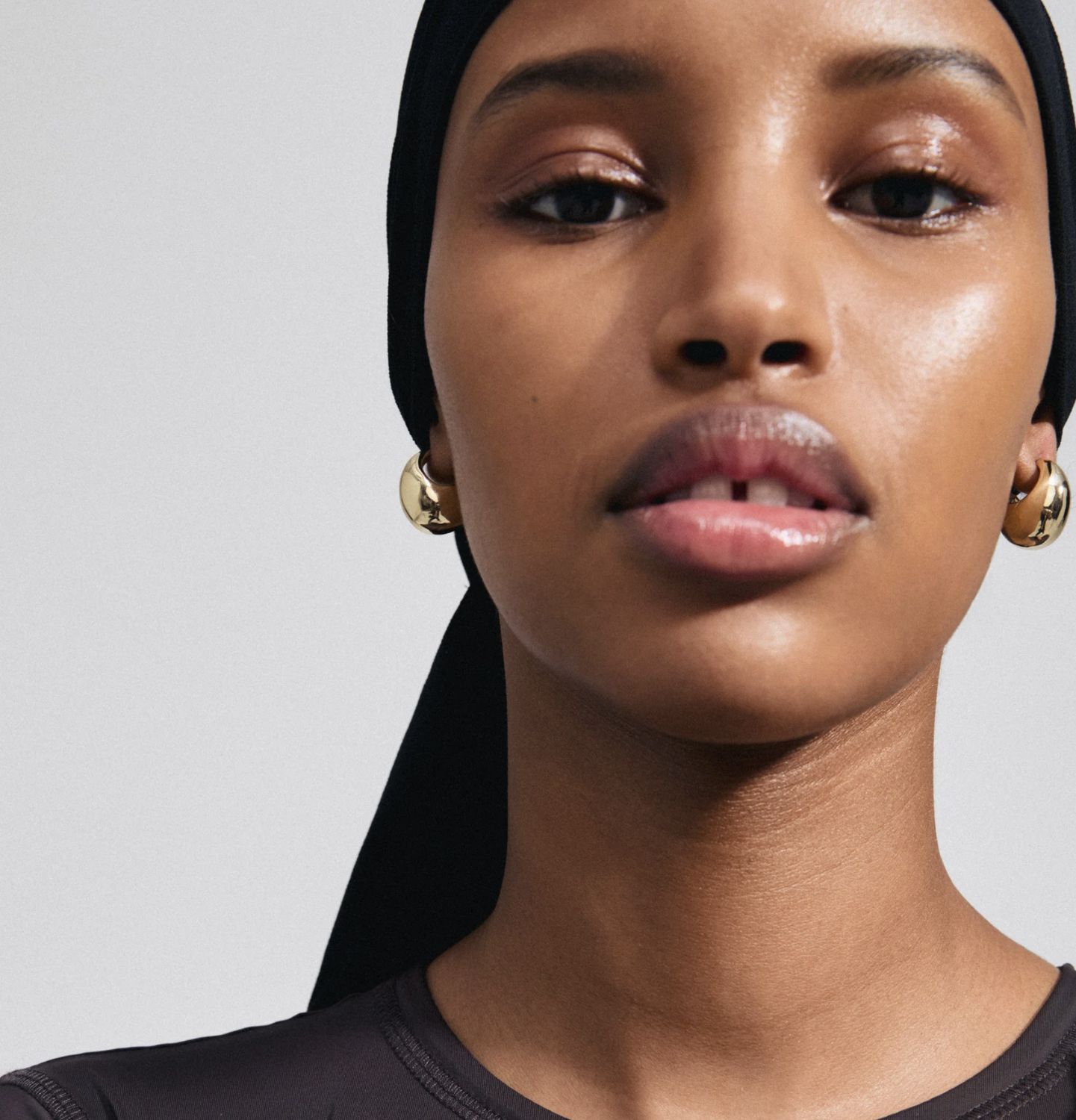 Intent earrings gold plated