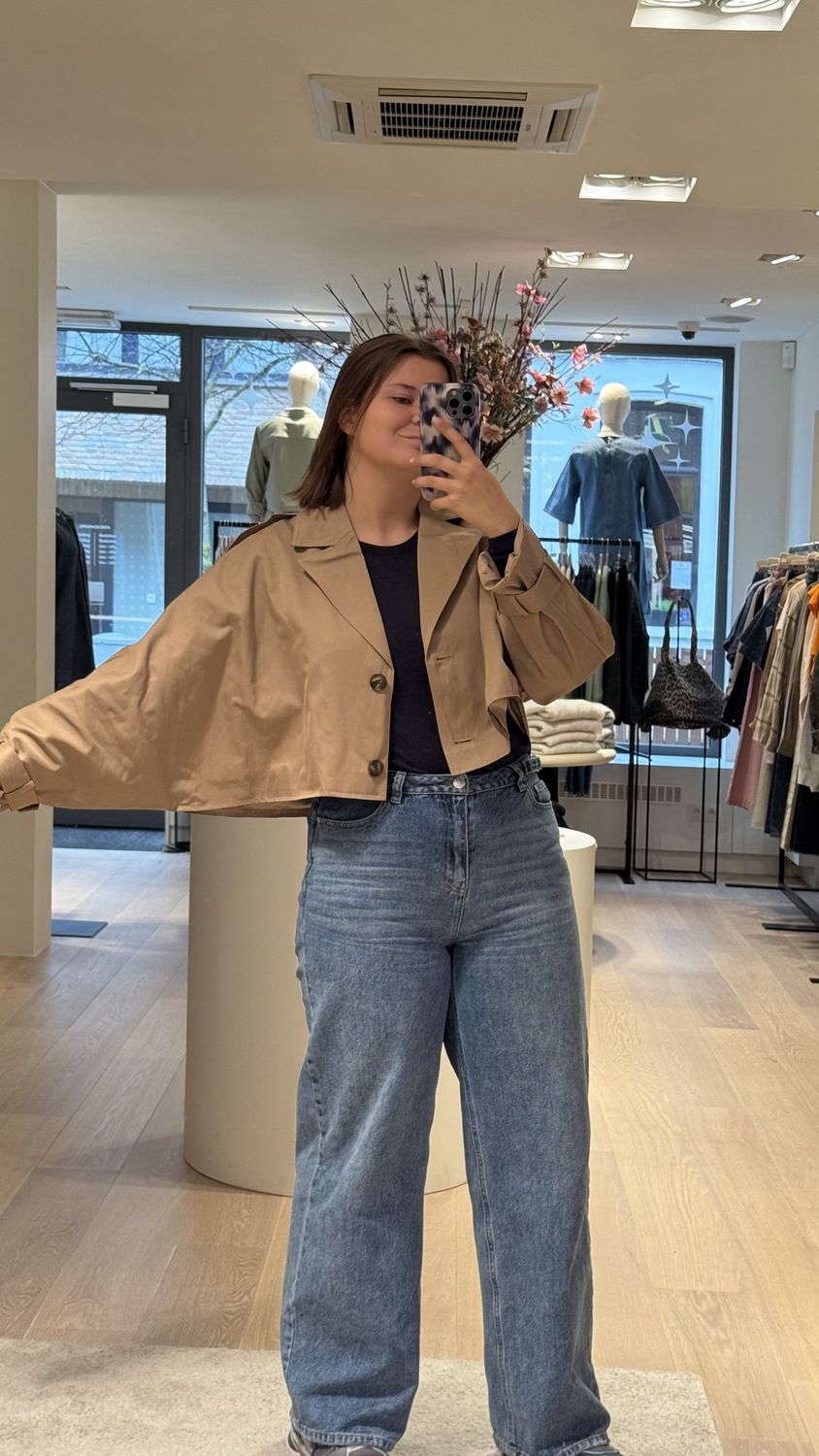 Yasemira short trenchcoat