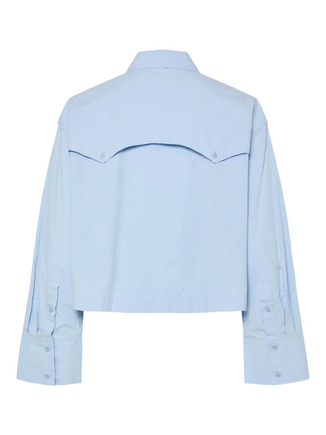 Yasciru short shirt clear sky