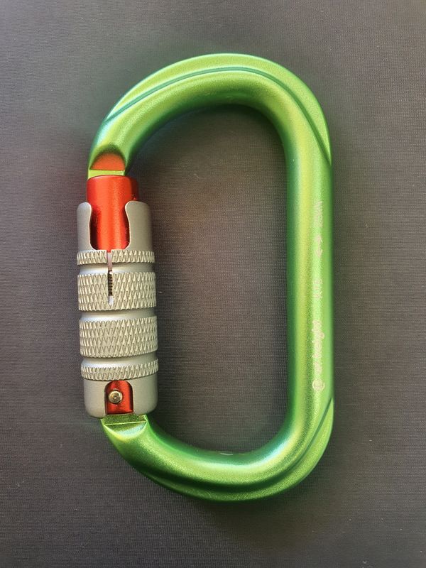 ALLOY OVAL TRIPLE ACTION 25kN KARABINER - GREEN