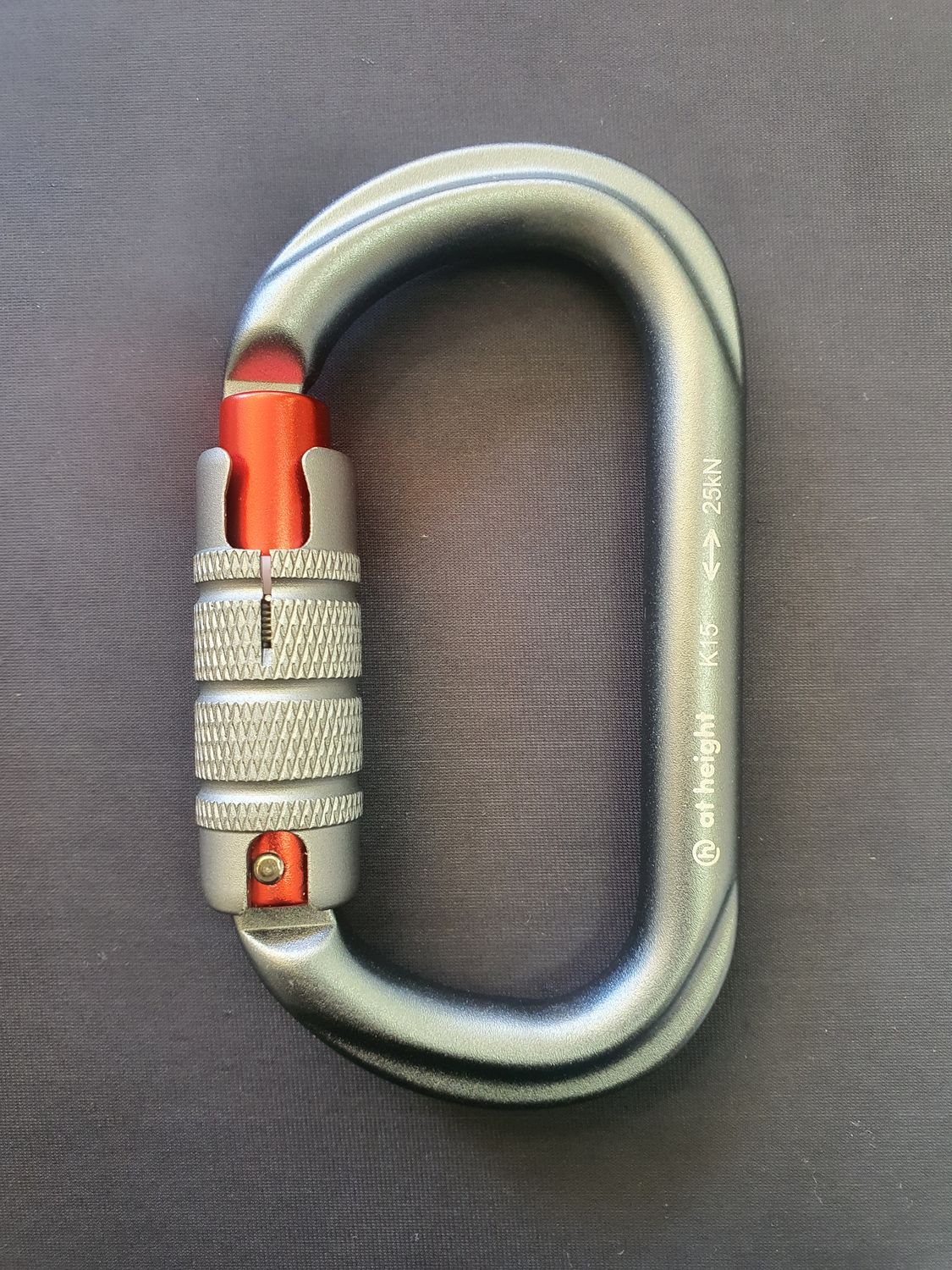 ALLOY OVAL TRIPLE ACTION 25kN KARABINER - GREY