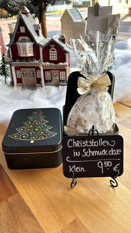 Christstollen in Geschenkdose
