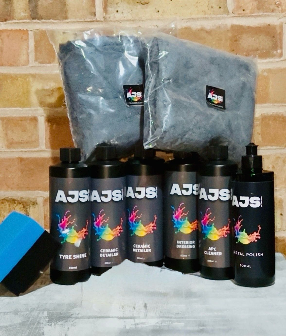 THE SHOW PACK