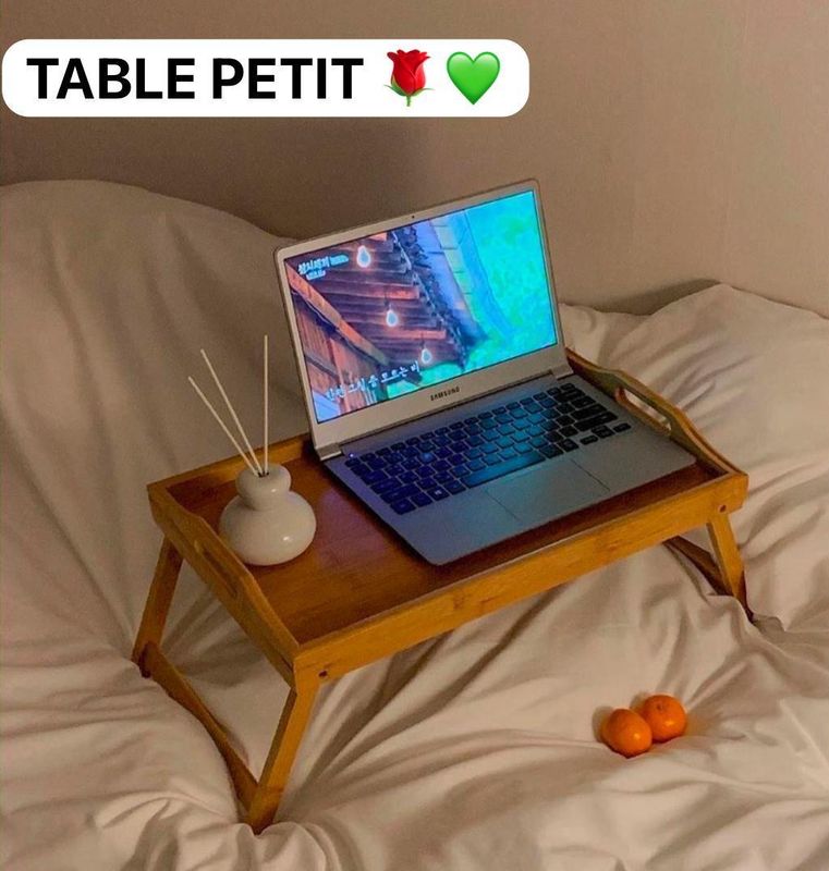 Mini table au lit