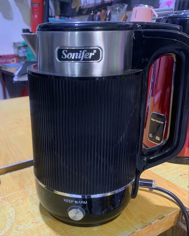 Bouilloire électrique Sonifer – 2,0 L | 1800 W