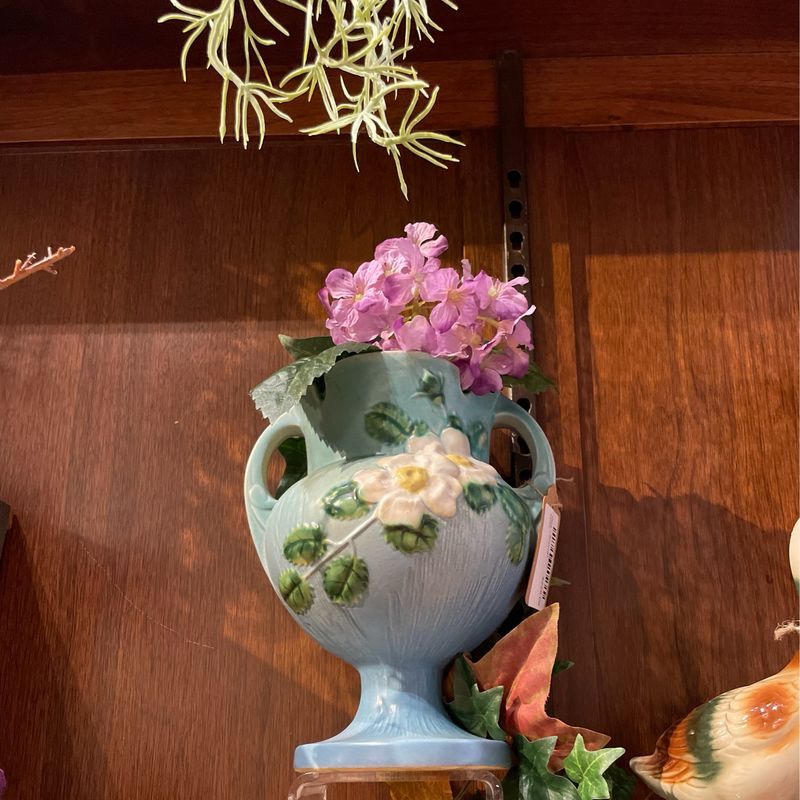 Vase -- Roseville Daisy