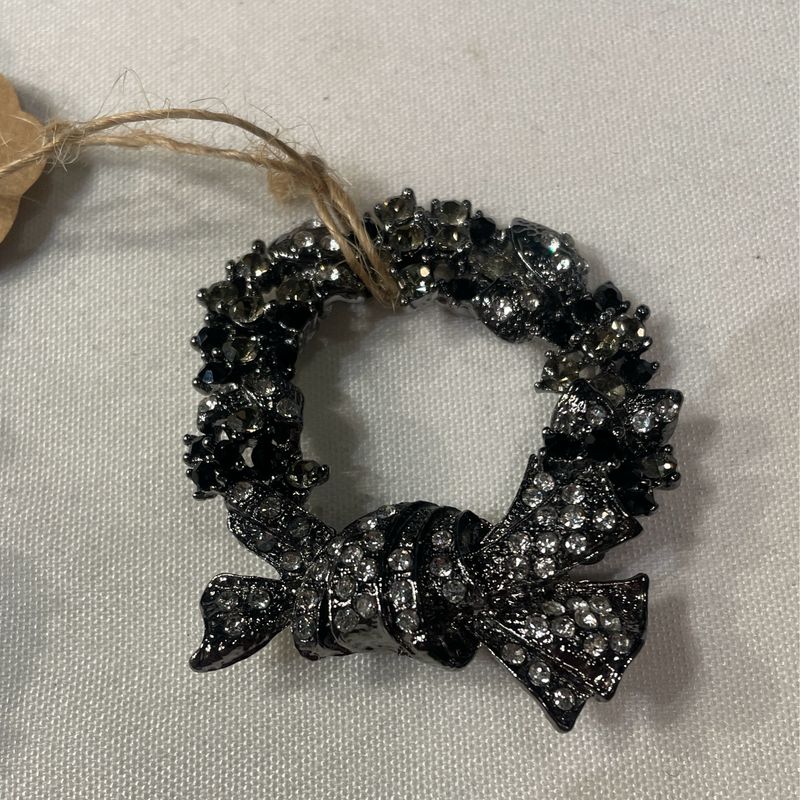 Wreath Pin