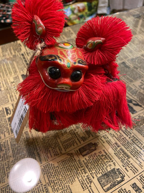 Chinese Porcelain &amp; Thread Lion Figurine