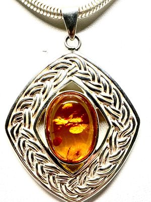 Braided Knot Amber Pendant