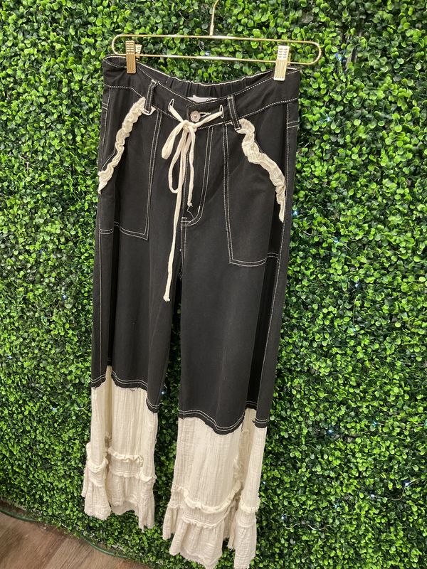 Black plants with cream bottom