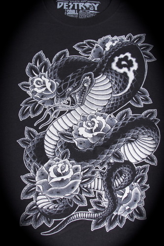Cobra &amp; Roses T-shirt: Black