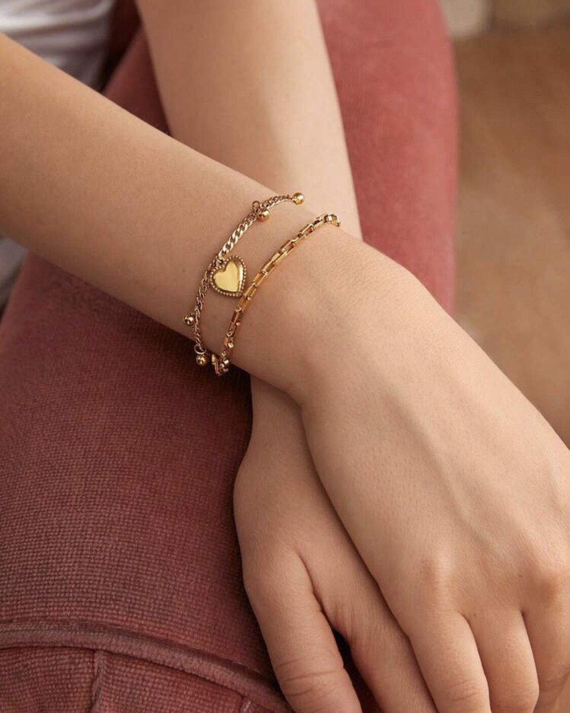 Metallic Women&#39;s Titanium Steel Heart Shape Chain Bracelet