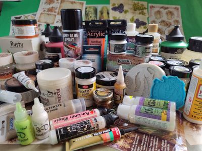 Einige der Decoupage-Materialien die bei Leidenschaft Decoupage erhältlich sind