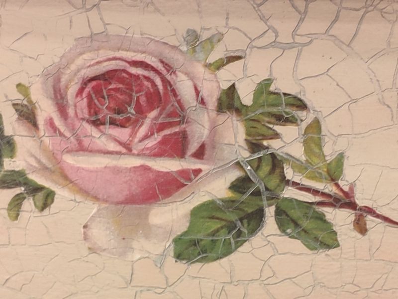 Foto von Decoupage -Arbeit mit zweikomponentigem Krakelierlack